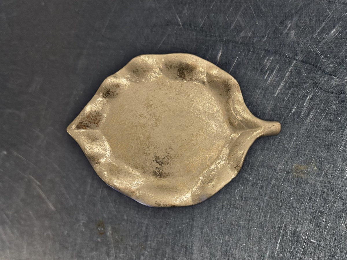 Baroque Salad Leaf Gold Saucer: 62 ppm lead by XRF