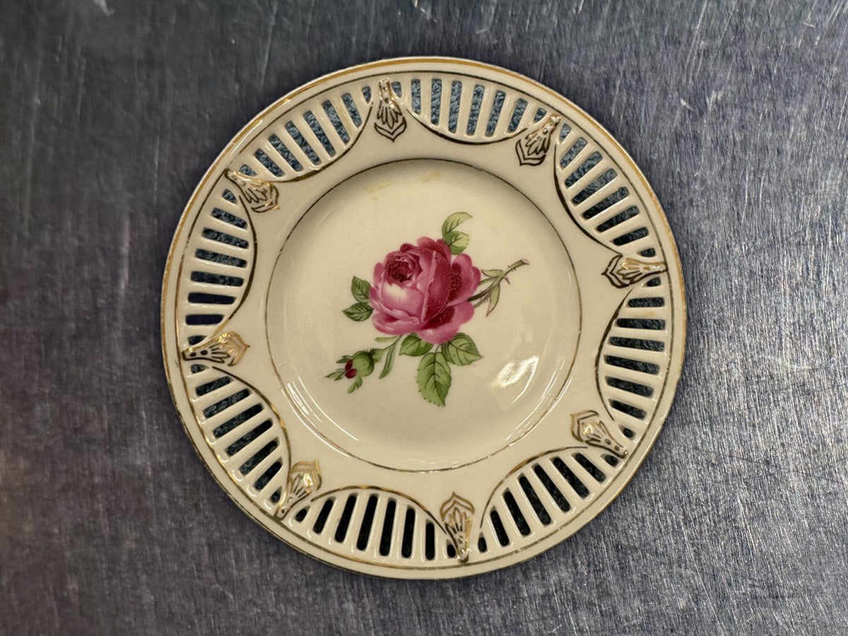 Bavaria Reticulated Rose Design Saucer: 8,990 ppm lead by XRF