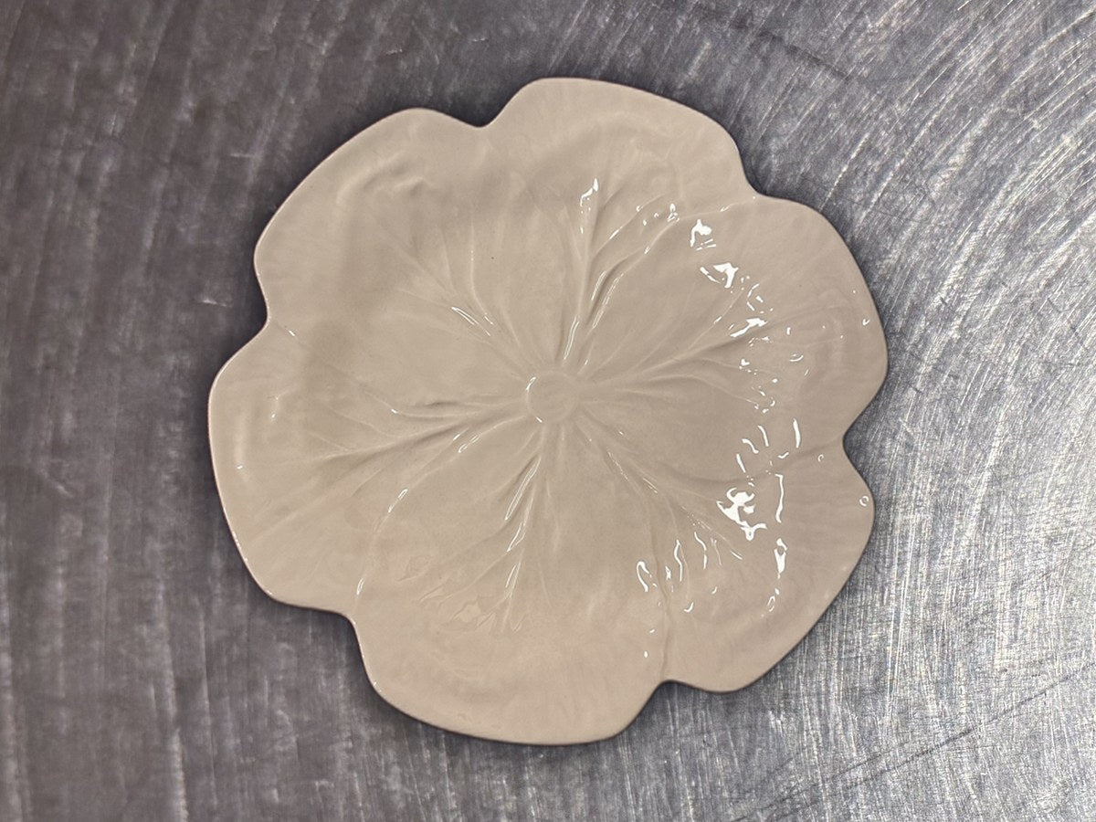 Bordallo Embossed White Cabbage Saucer: 43,926 ppm lead by XRF