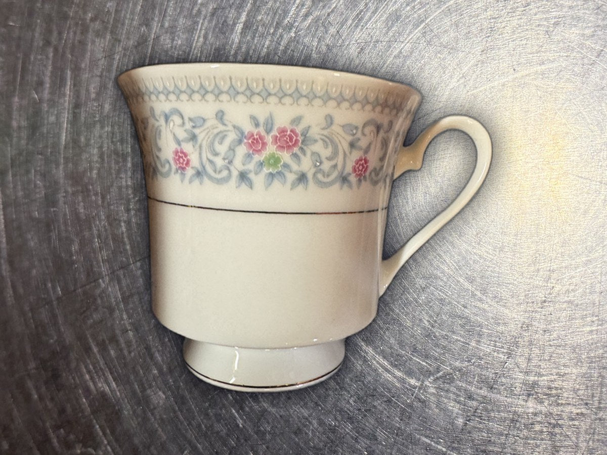 China Pearl White Floral Tea Cup: 625 ppm lead by XRF