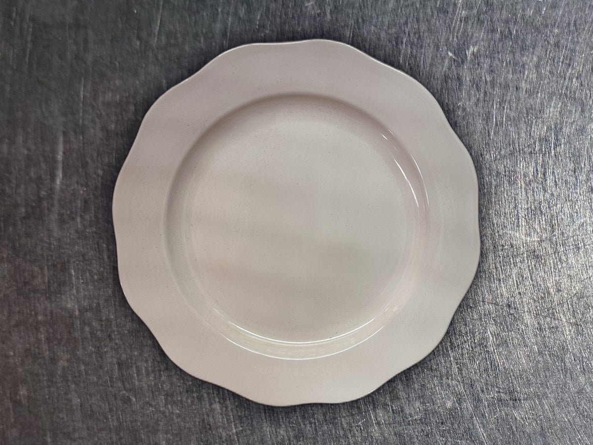 Choice Flower Style White Dish: 425 ppm lead by XRF