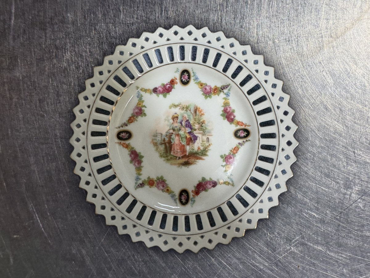 Germany Dresdan Petal Saucer: 7,858 ppm lead by XRF