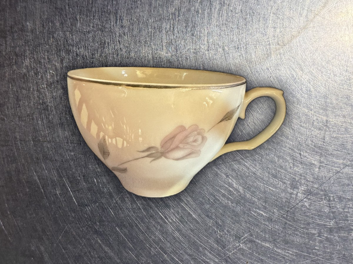 Gladys Floral Tea Cup: 3,175 ppm lead by XRF