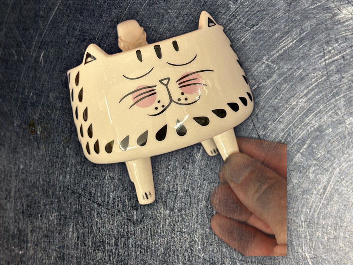 Global Design Connections Cat on 4 Legs Mug: 3,849 ppm lead by XRF