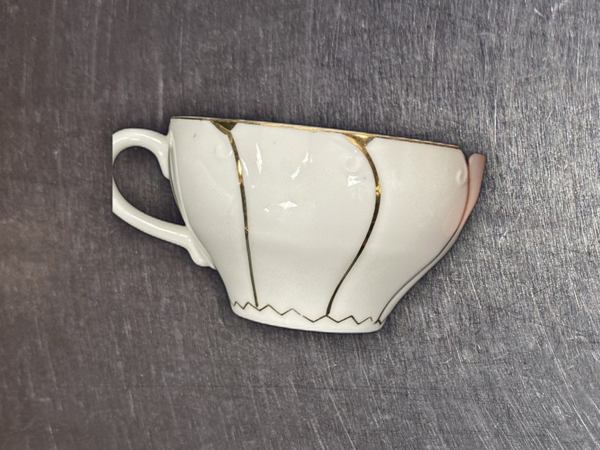 Gold Line Tea Cup: 90 ppm lead by XRF