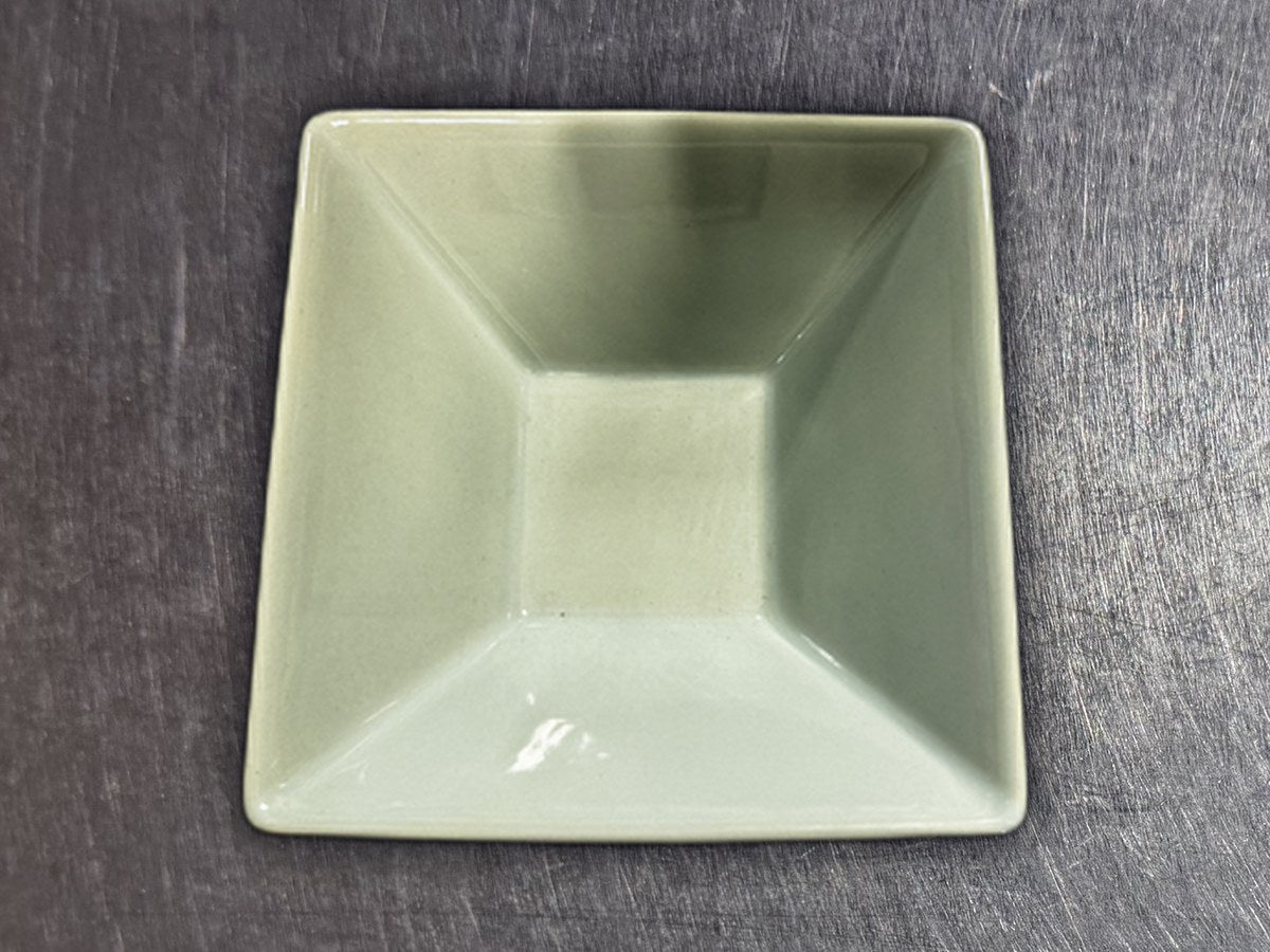 Home Essentials Beaded Square Bowl: 333 ppm lead by XRF