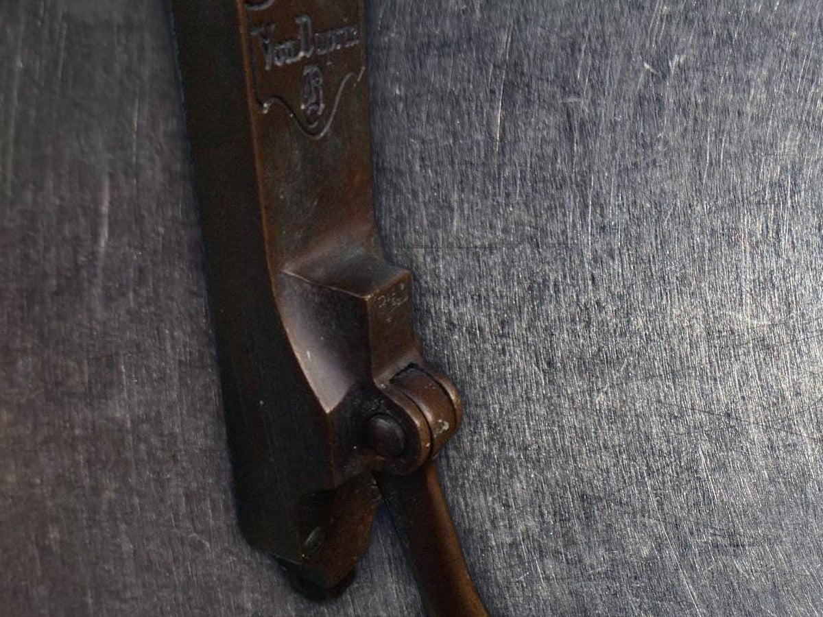Handle to Main Door for San Francisco Middle School: 59,100 ppm lead by XRF