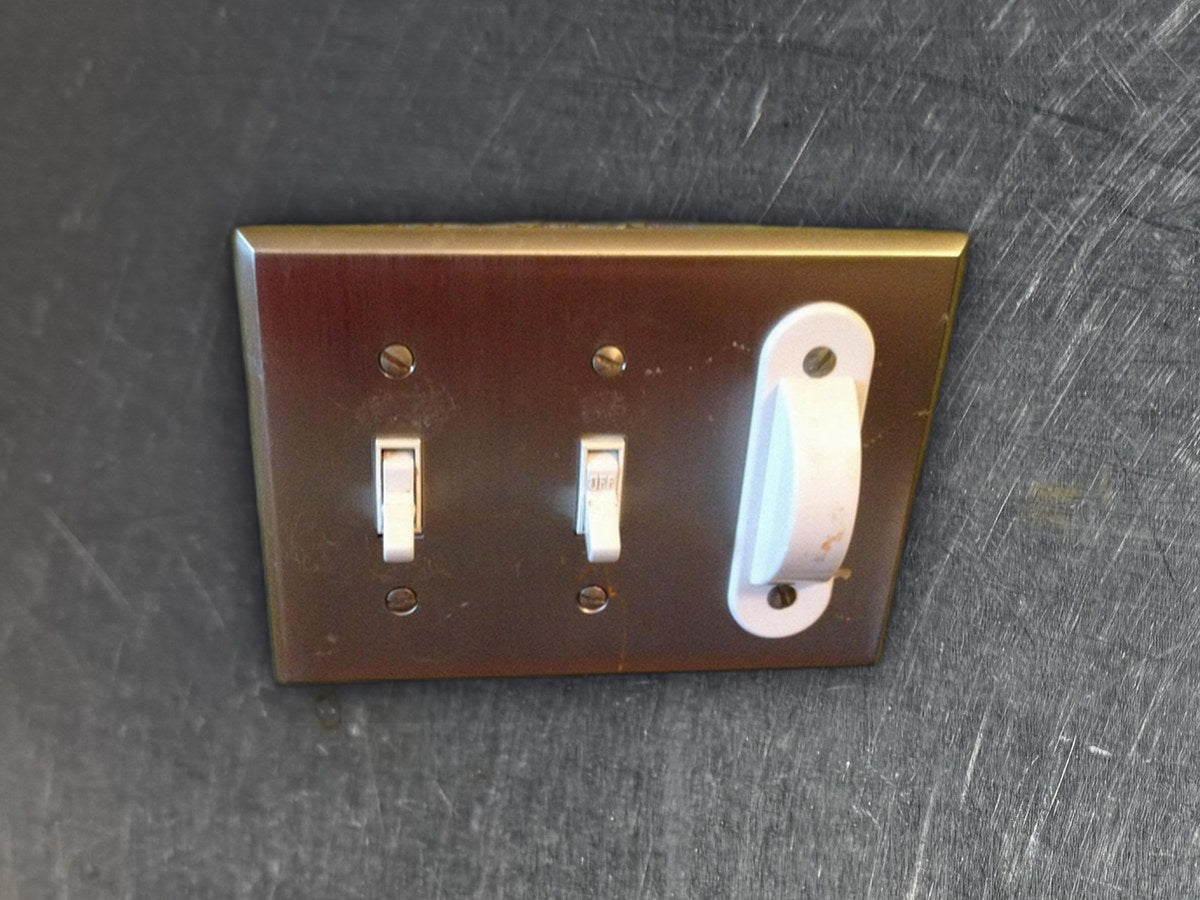 Newer/ Modern Switch Plate: 12,700 ppm lead by XRF