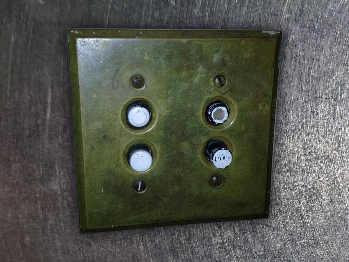 Vintage Switch Plate: 2,370 ppm lead by XRF