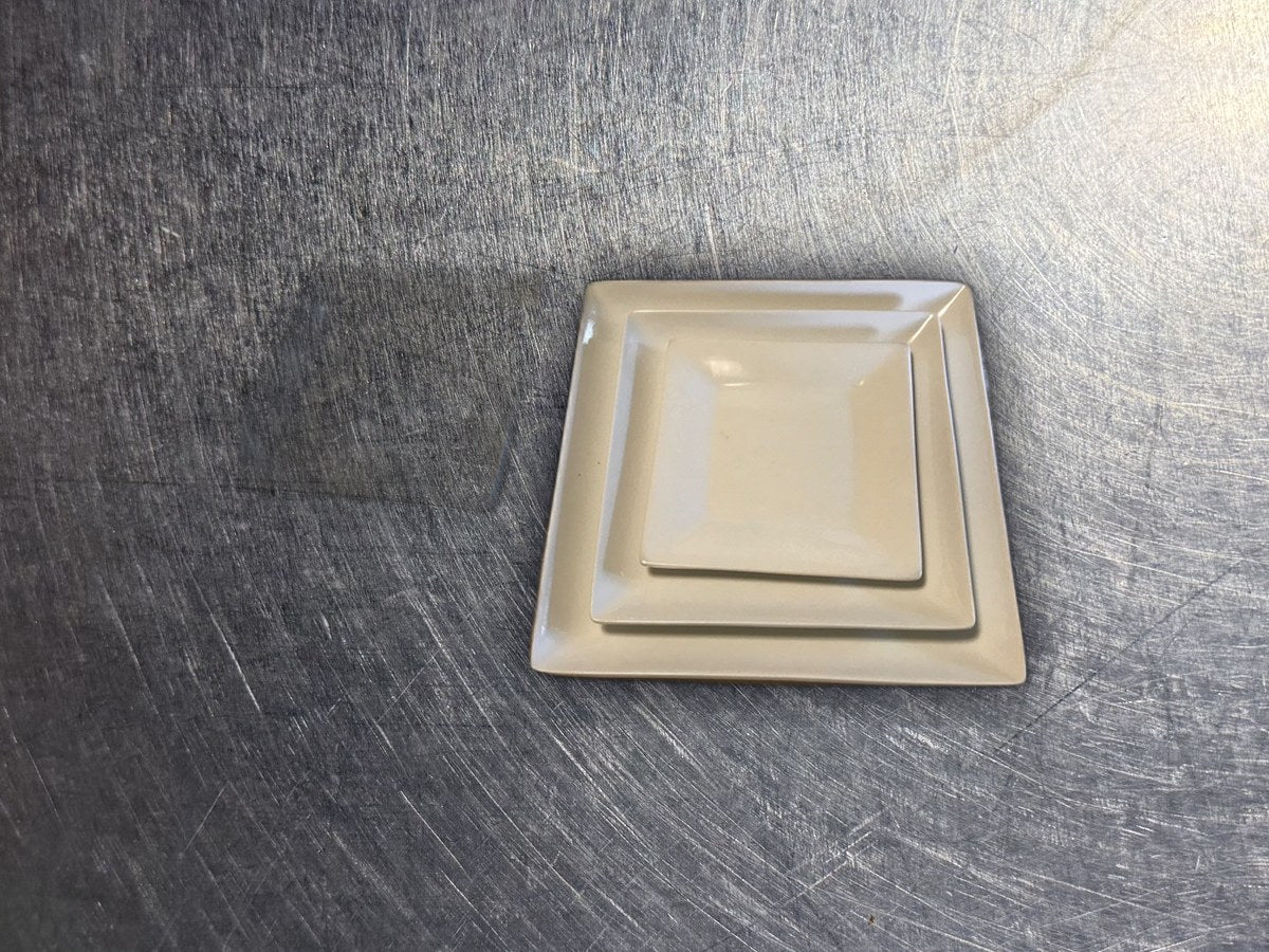 2012 White Square Crate & Barrel Dishes: 21 ppm lead by XRF