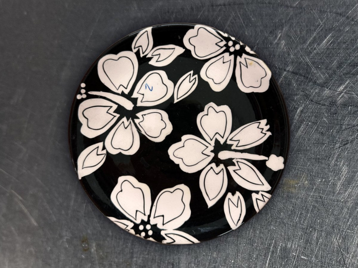 Mesa Home Products Audie Bloom Black & White Dish: 5 ppm lead by XRF