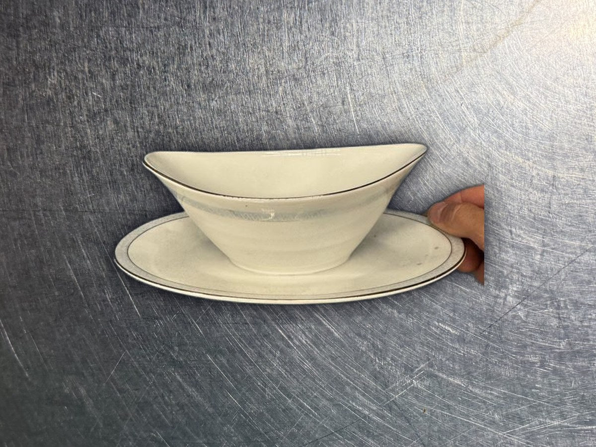 Mikasa Gotham Gravy Boat with Underplate: 5 ppm lead by XRF