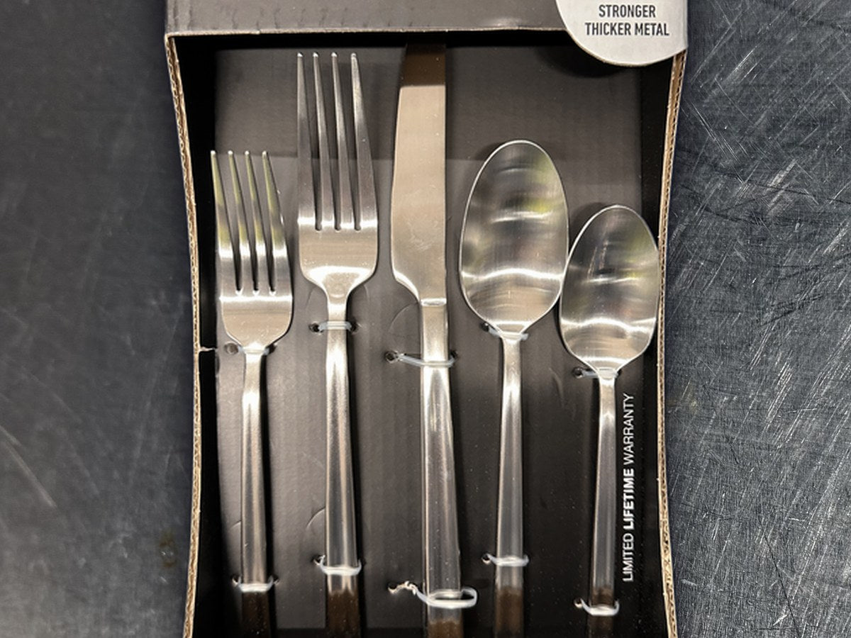 Oneida Silver Stainless Modern Flatware: no lead detected by XRF