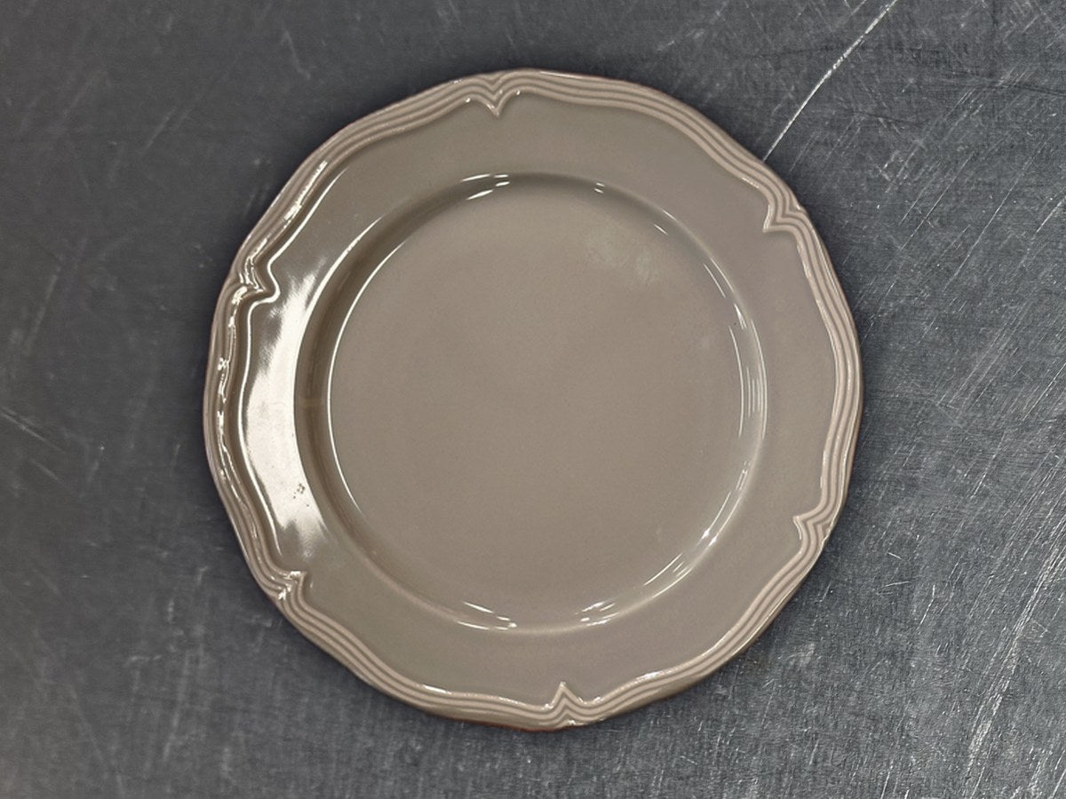 Pillvuyt Gray Scalloped Saucer: 291 ppm lead by XRF
