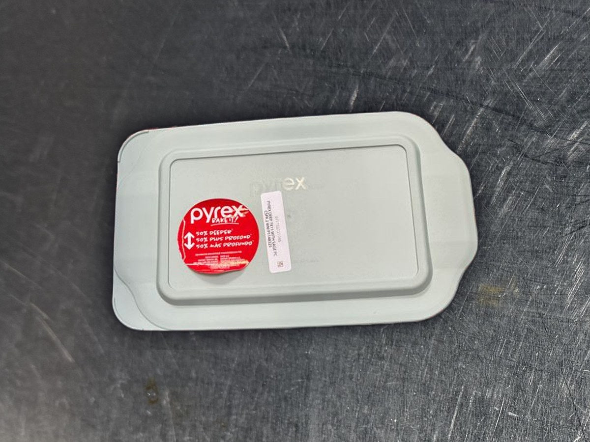 Pyrex deep rectangular baking dish
