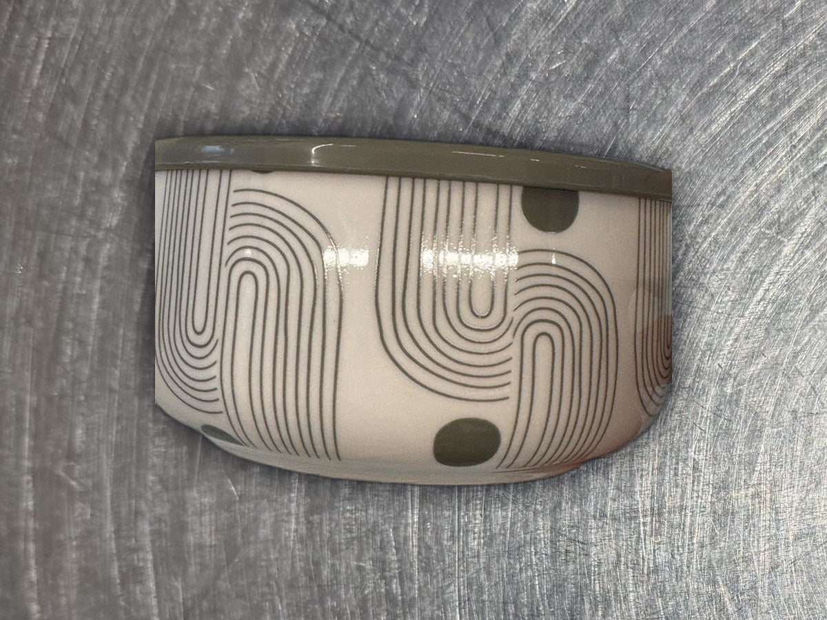 Room 2 Room with Lid Decorative Lunch Bowl: no lead detected by XRF