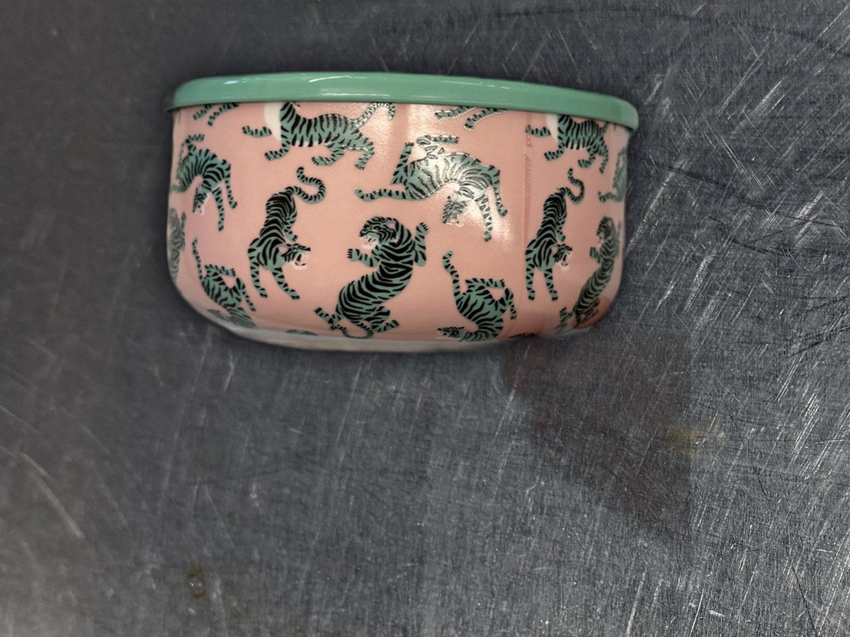 Room 2 Room with Lid Tiger Design Lunch Bowl: 26 ppm lead by XRF