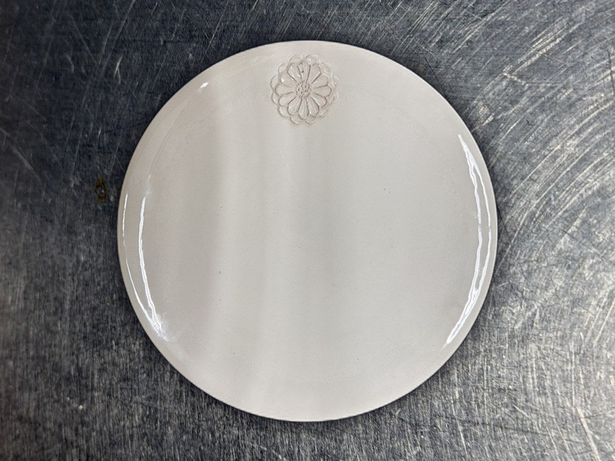 Round Pie White Dish: 293 ppm lead by XRF