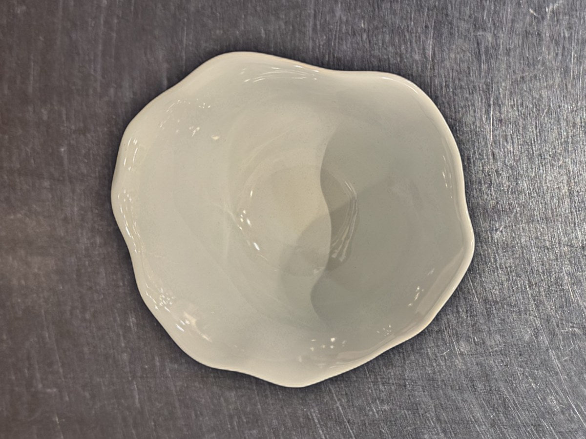 Sophie Conran Floret Scalloped White Bowl: 2,909 ppm lead by XRF