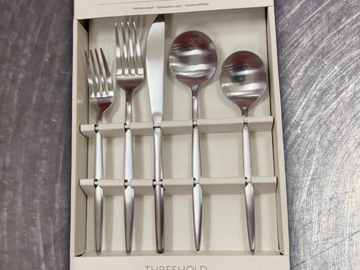 Threshold flatware set 4