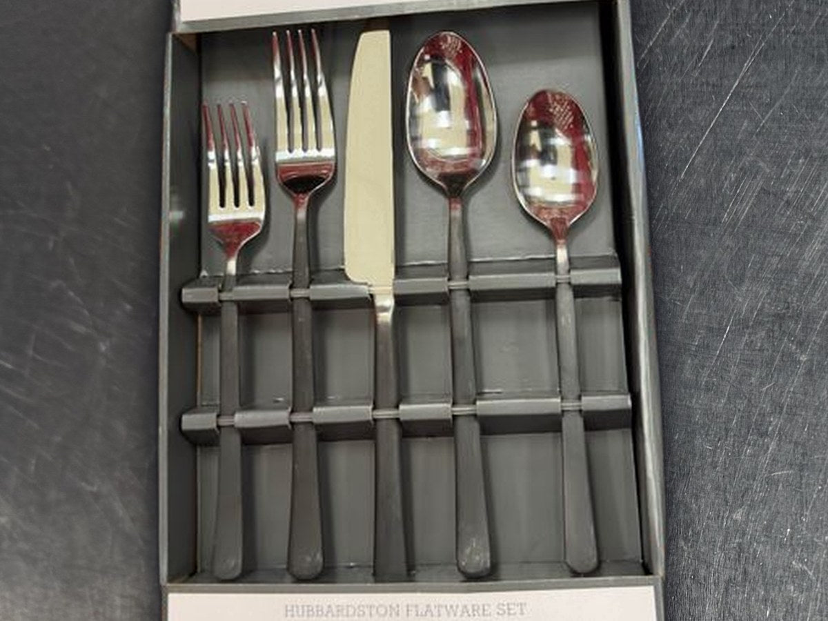 Threshold flatware set 7