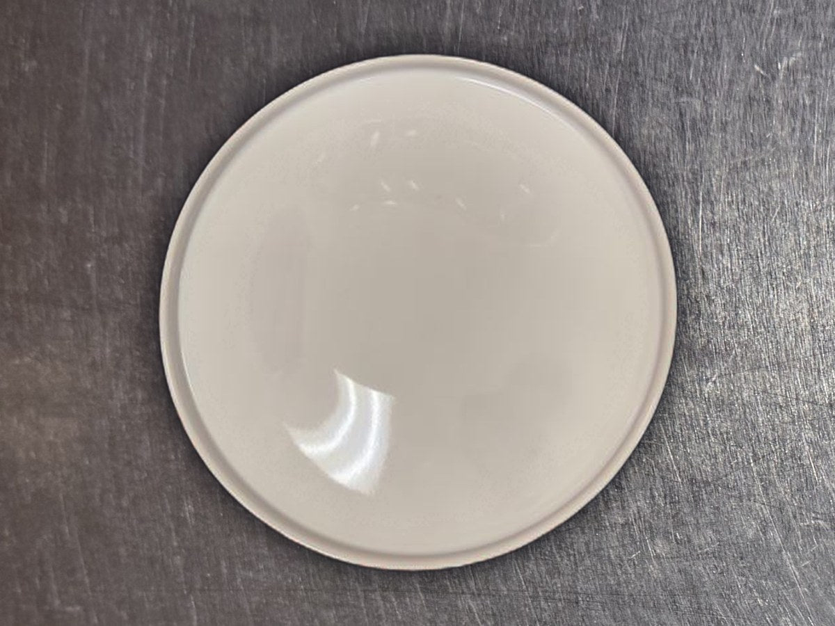 Threshold round white dish