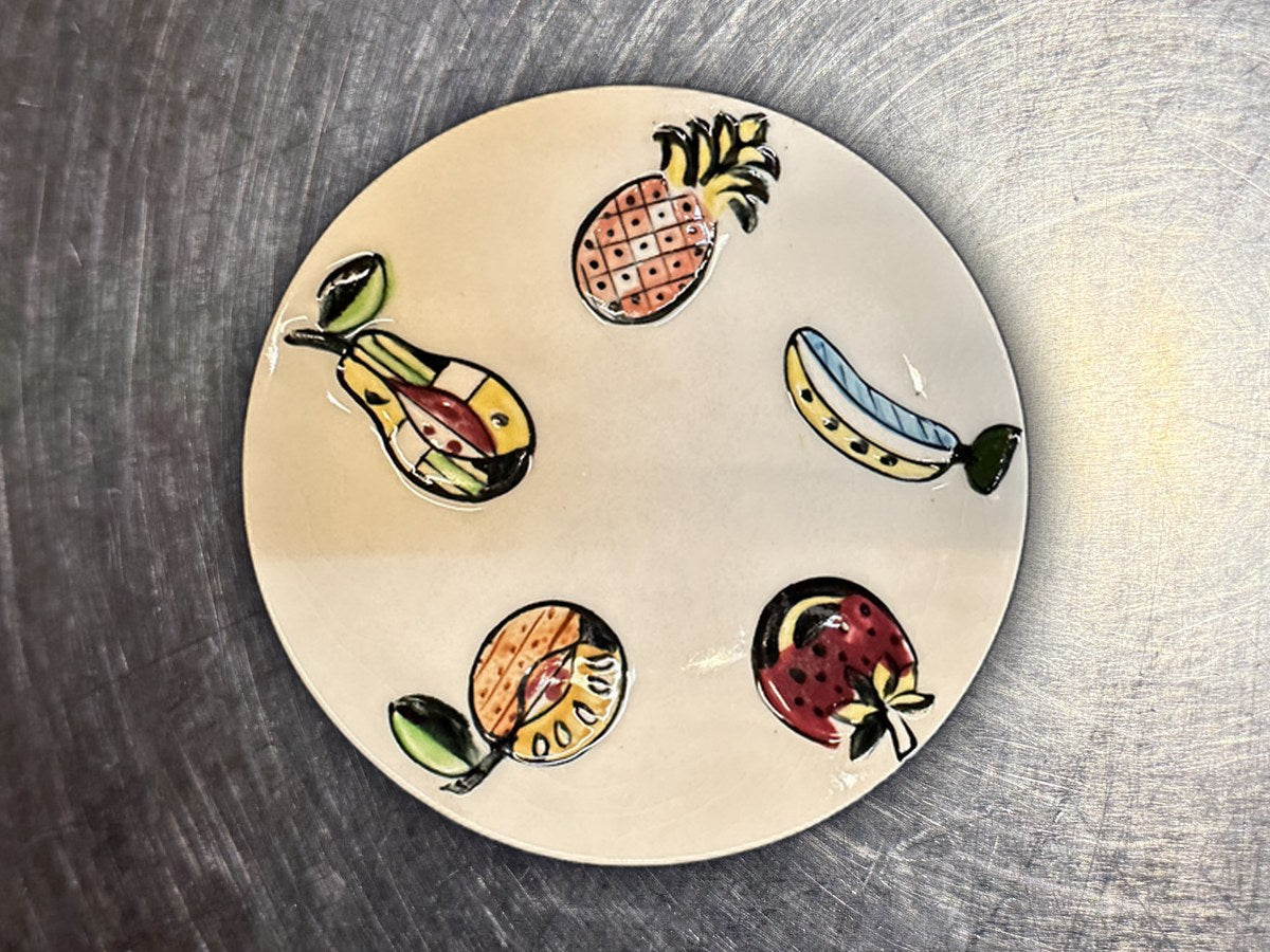 White Round Fruits Design Saucer: 37,258 ppm lead by XRF