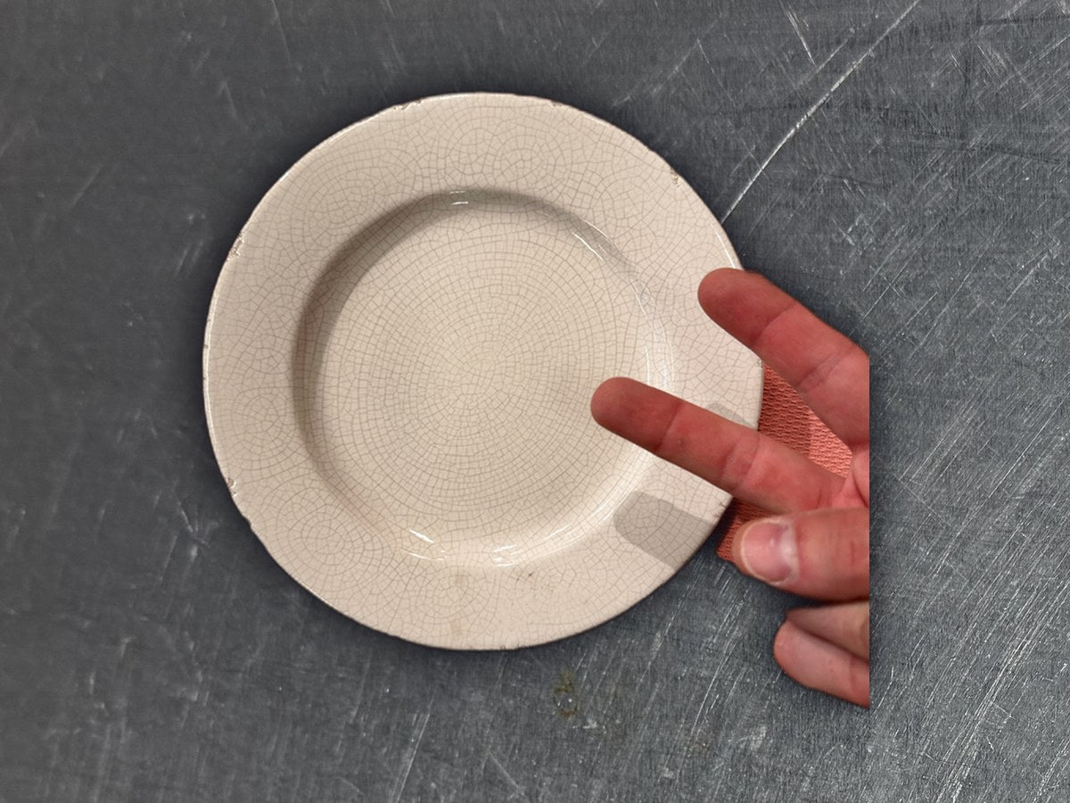 William Sonoma White Cracked Design Saucer: 2,615 ppm lead by XRF